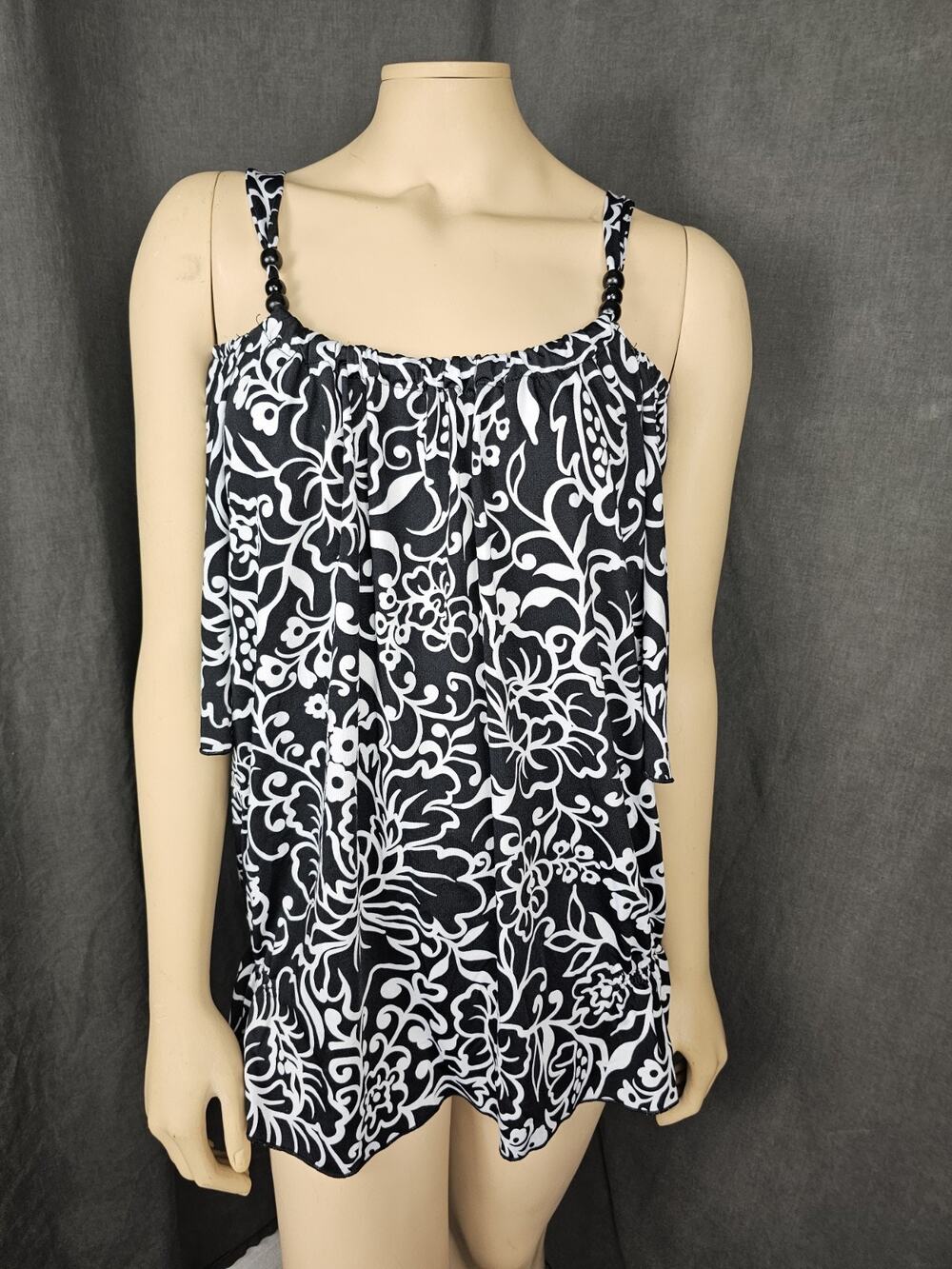 New Directions Woman 2X Black White Floral Camisole Tank Top Tiered Beaded Strap